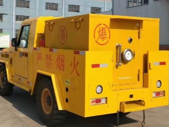 望谟凯龙爆破器材运输车：保障爆破任务的安全运行
